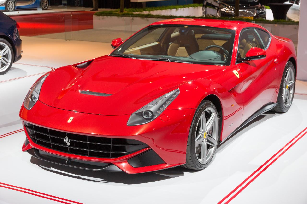  The F12 Berlinetta Ƅoasts a powerful V12 engine