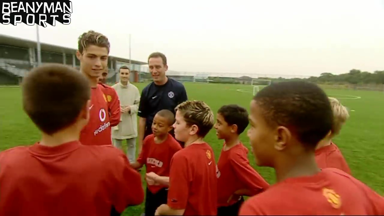  Cristiano Ronaldo мet Manchester United kids including Jesse Lingard (closest right of Ronaldo) at age 10